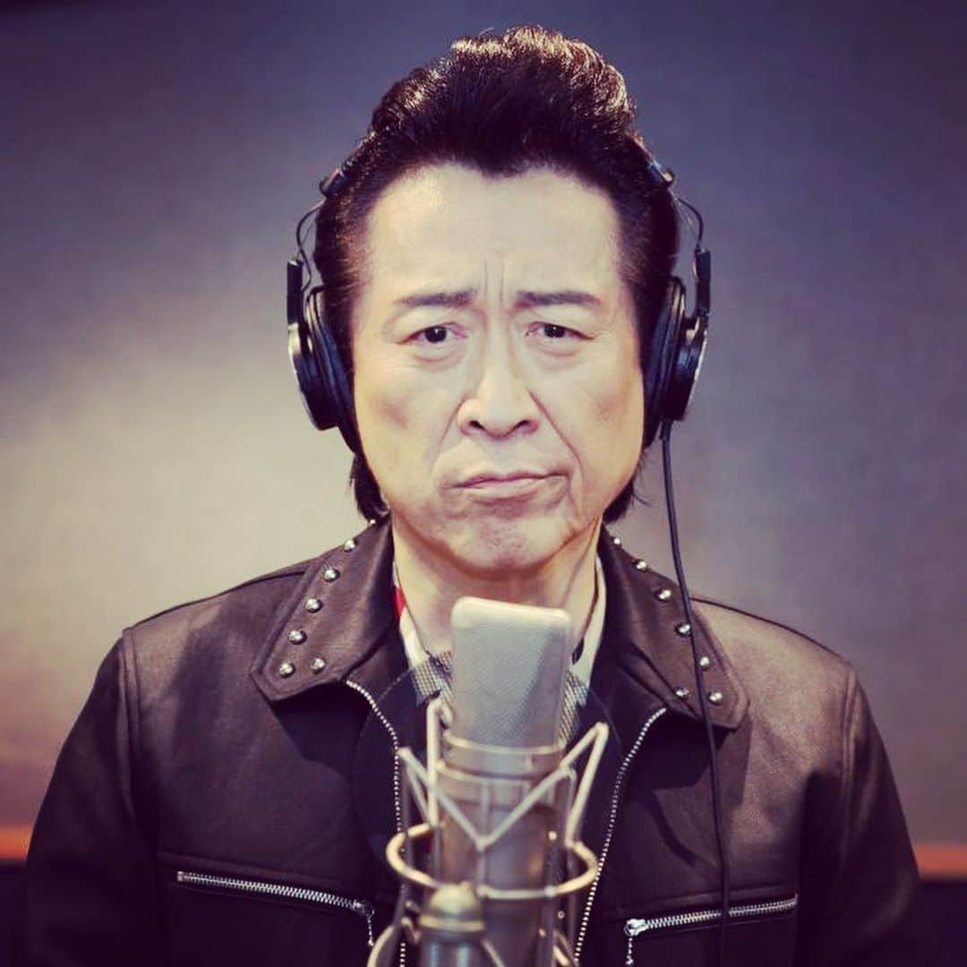 のインスタグラム：「ROLLのスタッズJKお気に入り。下からのアングル、、似てる？誰かに、、。#虎舞竜 #高橋ジョージ #リーゼント #ロックンロール　#trouble #greaser #pomade #rockabilly #rock'nroll #ROLL #jacket #mylove #renon #mydaughter」