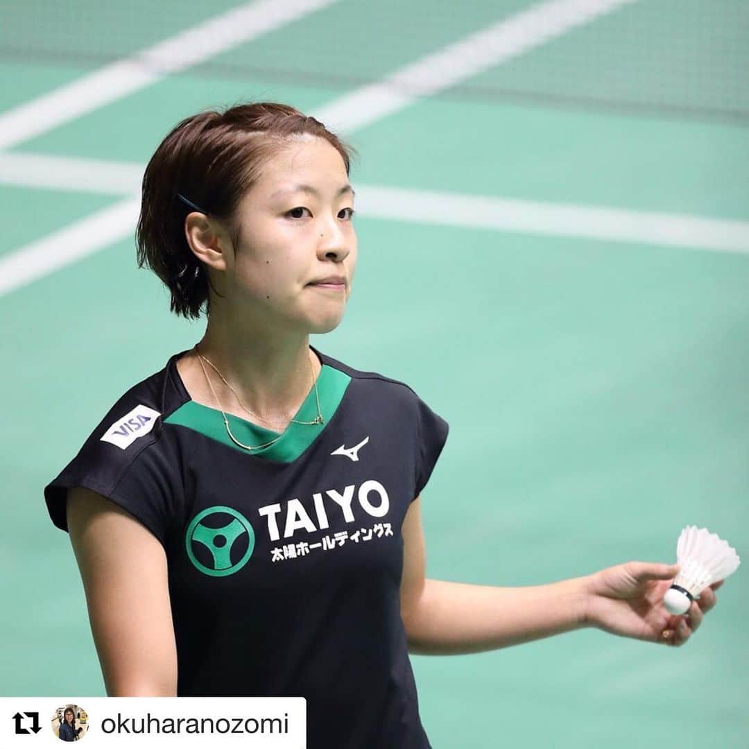 のインスタグラム：「. 他競技の友達の試合を初観戦！ . バドミントンは同じラケット競技だけど 会場の雰囲気もルールもステップワークも 何もかも違くて観てて楽しかった😋✨ 希望～明日からも頑張れっ！！ . 次は誰の試合を観られるかな～🧐💓 . #バドミントン #初観戦 #奥原希望 #nicewin」