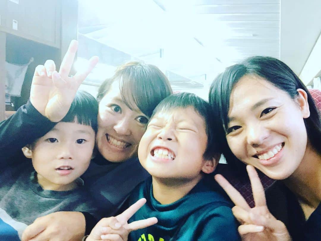 迫田さおりさんのインスタグラム写真 - (迫田さおりInstagram)「・ 今回の種子島でのバレー教室は…。 同級生のなっちゃんと一緒にしました‼️ ・ 久しぶりになっちゃんとたくさんお話できて嬉しかったなぁ♪ ・ 赤米甘酒アイスも食べやすくて美味しかったです😋 そして種子島と言ったら、安納芋🍠 甘いしとろけるし最高です🥺 ・ ・ #種子島 #中園ファーム  #安納芋」11月27日 14時16分 - saori.rio