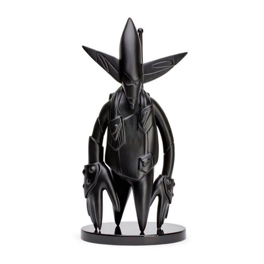 HYPEBEASTさんのインスタグラム写真 - (HYPEBEASTInstagram)「@hypebeastart: @futuradosmil has crafted an exclusive FL-001 sculpture to commemorate @doverstreetmarketlondon’s 15th anniversary this year. The all-black variant stands 47 centimeters tall and will be available exclusively at DSML on November 29. ⁠ Photo: @icnclst」11月27日 14時30分 - hypebeast
