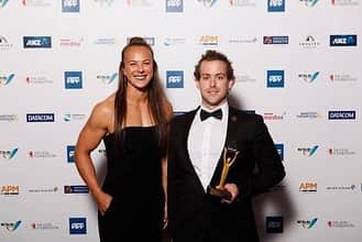 リサ・キャリントンのインスタグラム：「A night spent celebrating people who inspire me with their courage and resilience.  Congratulations to my inspiring friend @sophpascoe1 for being awarded summer Paralympian of the decade along side Adam Hall for the Winter paralympian of the decade. #attitudeawards2019 @attitudepictures」