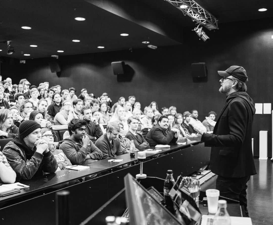 ヨアヒム・ローニングさんのインスタグラム写真 - (ヨアヒム・ローニングInstagram)「Great fun at Westerdals Institute for Film talking about my career and sharing some (hard) earned lessons with the students 🎢 Thanks for the trip down memory lane @leif_holst_jensen @westerdals 🎬 #bethebestyoucanbe」11月27日 14時49分 - joachimronning