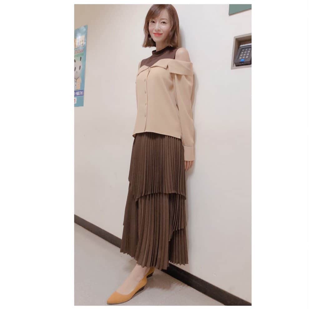 鈴木亜美さんのインスタグラム写真 - (鈴木亜美Instagram)「tops...MURUA @murua_official  skirt...BANNER BARRETT @banner_barrett  pumps...REZOY @re_rz」11月27日 14時57分 - amiamisuzuki