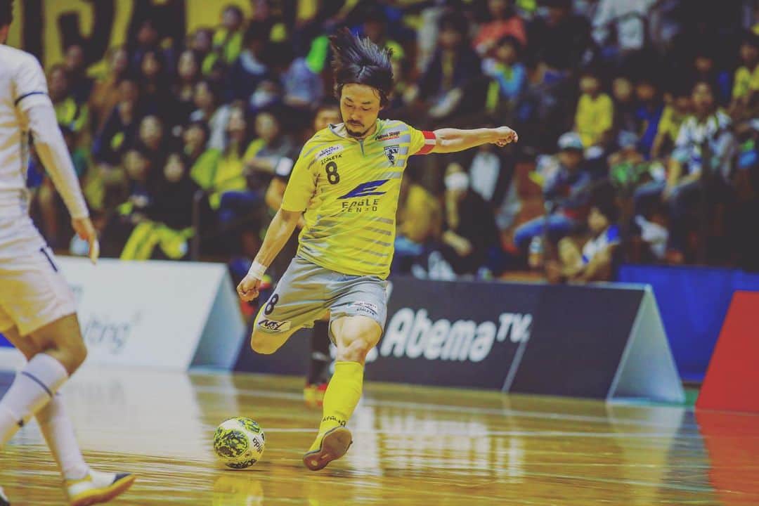 滝田学のインスタグラム：「FUTSAL @athleta.jp @athletaharajuku @pescadola2007  いつも親指ギューってしてしまう。。。」
