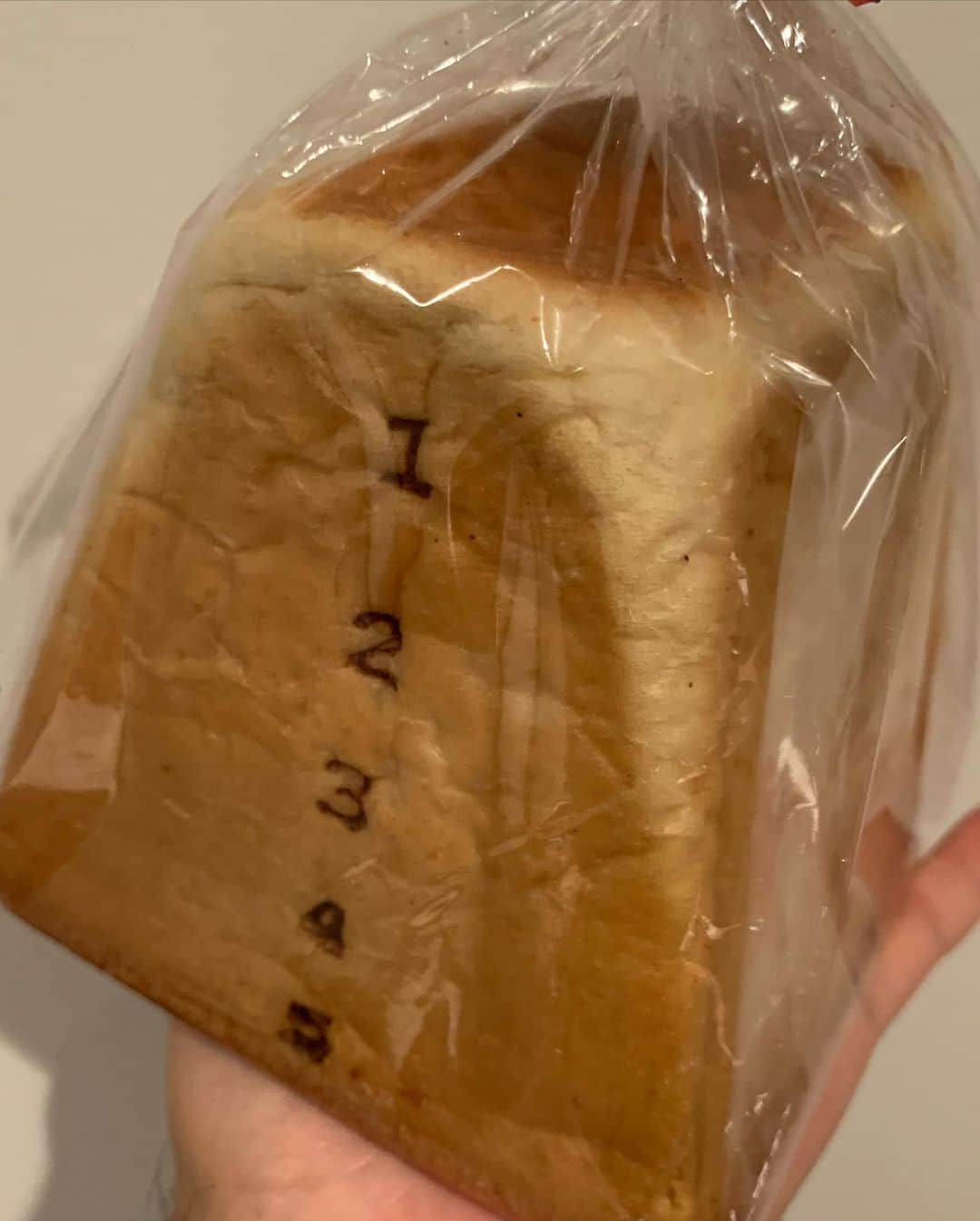 酒井雄二さんのインスタグラム写真 - (酒井雄二Instagram)「パンドサンジュのとびばこパン。 12345なところがお誂え向き。 #ローカルパンハンター」11月27日 15時09分 - uzysakai