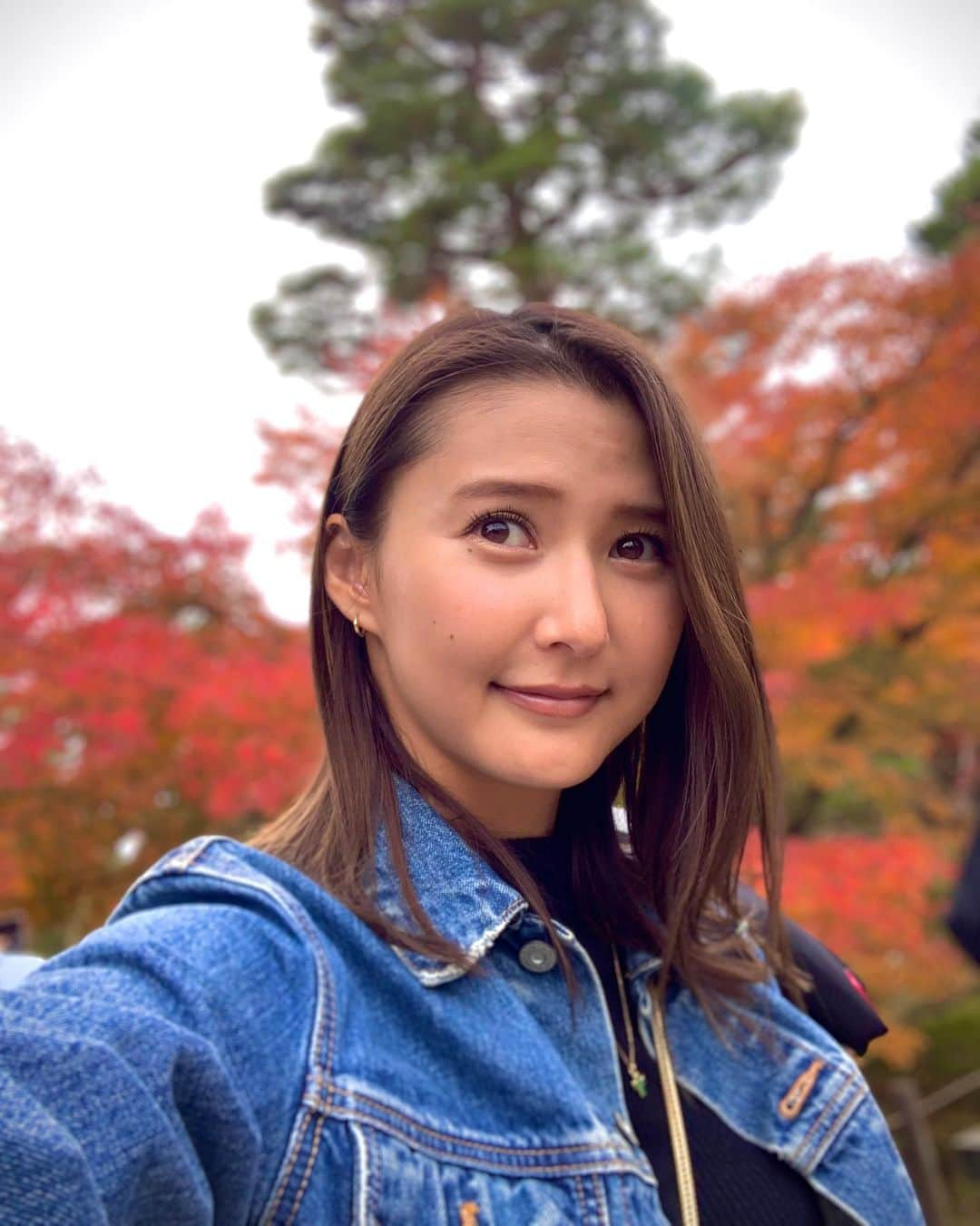 美優さんのインスタグラム写真 - (美優Instagram)「紅葉を見に兼六園に行ってきました😊 ・ すっかり秋だな〜🍁，， と思っていたら… 翌日から突然冬の寒さ⛄️❄️ ・ ・ #兼六園　#金沢　#紅葉」11月27日 15時16分 - miyu11_20