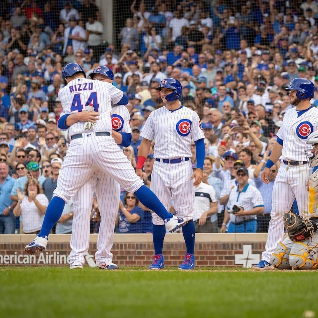 シカゴ・カブスさんのインスタグラム写真 - (シカゴ・カブスInstagram)「⏪ Hug me, brotha!」11月27日 6時29分 - cubs