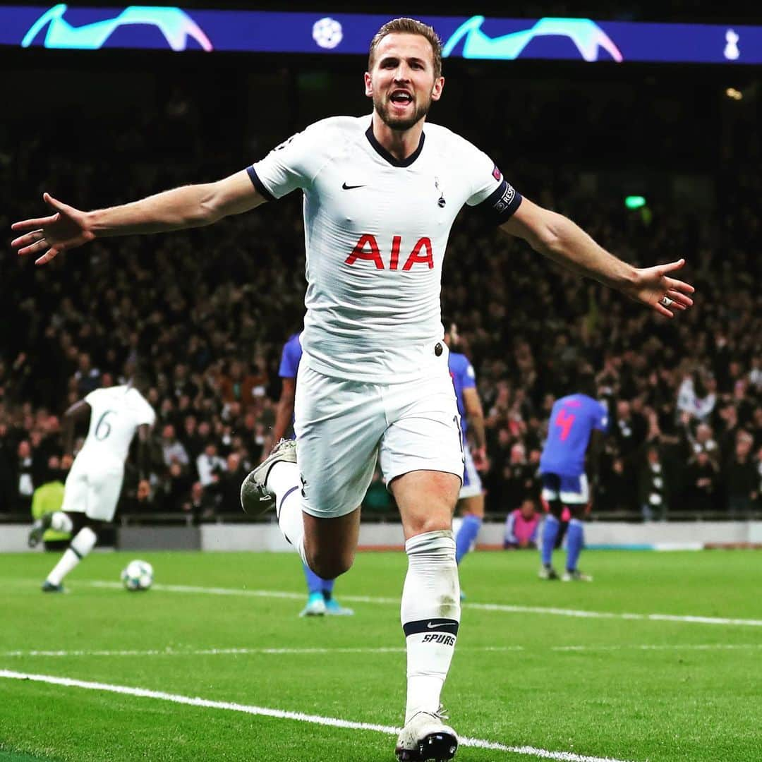 トッテナム・ホットスパーFCさんのインスタグラム写真 - (トッテナム・ホットスパーFCInstagram)「😍 THAT’S FOUR 👊 @harrykane with his second of the night at @tottenhamhotspurstadium 🙌 #COYS #THFC」11月27日 6時46分 - spursofficial