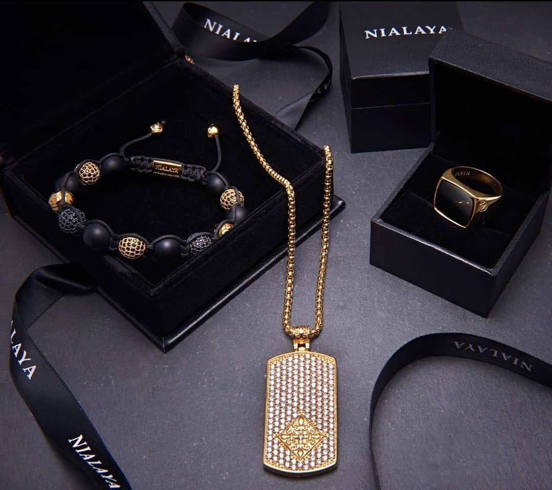 のインスタグラム：「Surprise your loved ones with a unique gift from Nialaya this Christmas 🎁 We ship worldwide! #Nialaya #NialayaMen」
