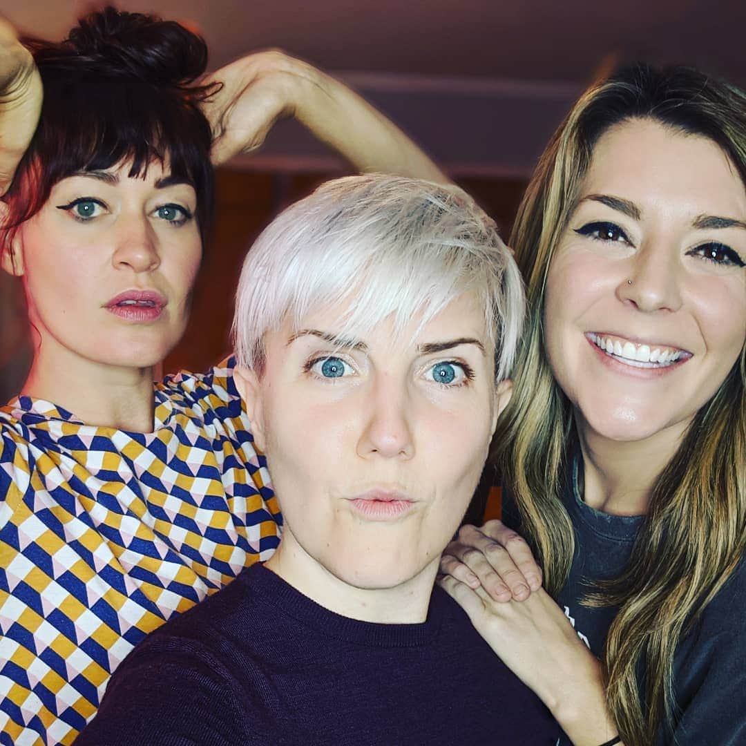 ハナー・ハートのインスタグラム：「Why are my friends such mega babes? How did I get so lucky??Feelin' like a fluffin' duck in today's new video. 🦆 WATCH NOW 🦆 YouTube.com/Harto」