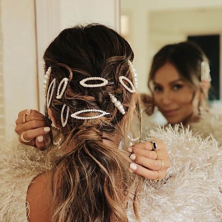 Target Styleのインスタグラム：「Pearls are a girls best friend. ⚪ ✨ @sincerelyjules @scunci」