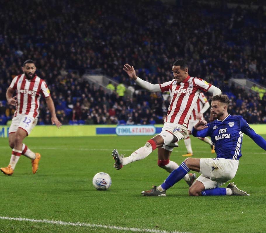 ジョー・ベネットのインスタグラム：「+3. 🔵⚽️ @cardiffcityfc」