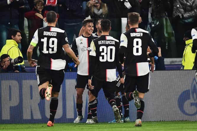 ロドリゴ・ベンタンクールのインスタグラム：「Primi nel girone ✔ GRANDI! 🏳🏴 #JuveAtleti #UCL @juventus  Primeros de grupo ✔ VAMOS! 🏳🏴 #JuveAtleti #UCL @juventus」