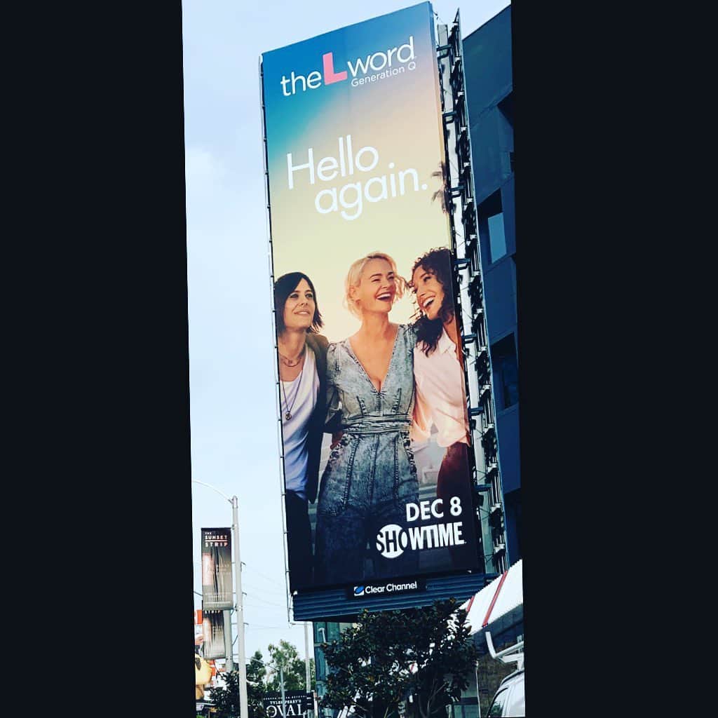 キャサリン・メーニッヒのインスタグラム：「hello back 📷: @cassblackbird」