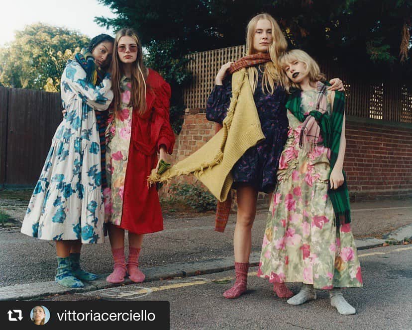 TOGAさんのインスタグラム写真 - (TOGAInstagram)「#repost from @vittoriacerciello TOGA AW2019 Print taffeta blouse and Print taffeta short pants ・ @dazed by @laurajanecoulson and @vittoriacerciello with @emilieastrom @niamhquin @jondefranc @mirko_p ・ #togaarchives #togaarchives_online #toga #toga19aw #dazed #トーガ #トーガアーカイブス」11月27日 8時09分 - togaarchives