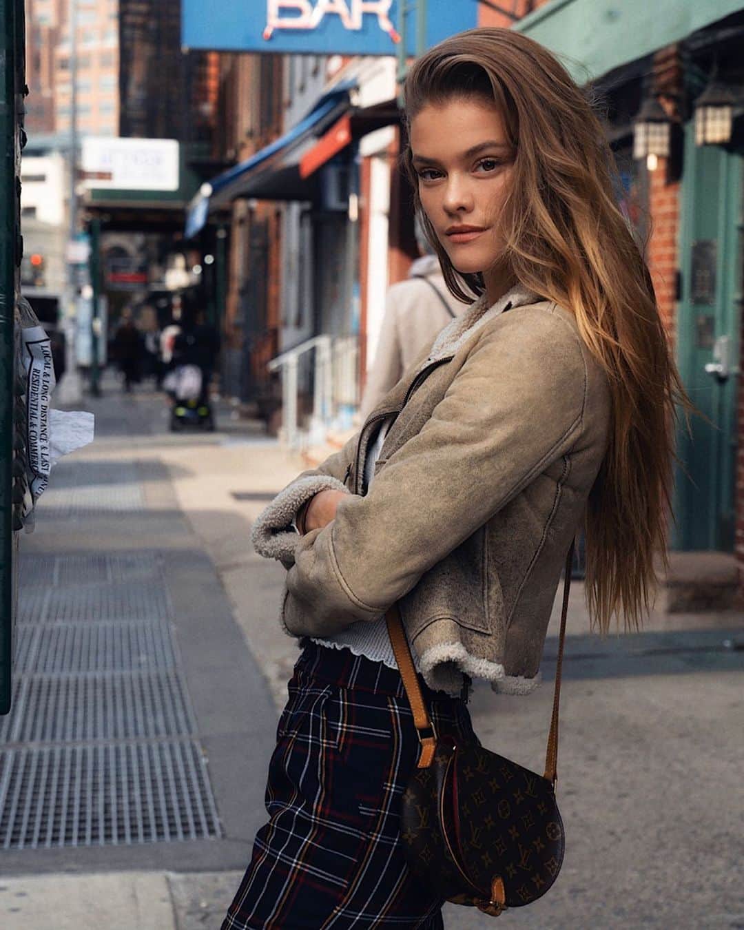 ニーナ・アグダルのインスタグラム：「Plaid is my new black 🖤」