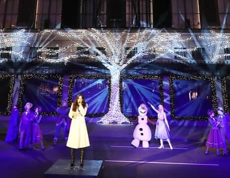 ポール・ノートンさんのインスタグラム写真 - (ポール・ノートンInstagram)「Last nights unveiling of the @disneyfrozen windows at @saks was so awesome thanks to@the voice of #elsa @idinamenzel ‘s magical voice lighting up NYC! #hair by Me @leobypaulnorton using @babylissprousa @lorealpro @unite_hair @dove #makeup by @makeupmatthew styling by @jillandjordan #idinamenzel #frozen2」11月27日 9時07分 - paulnortonhair