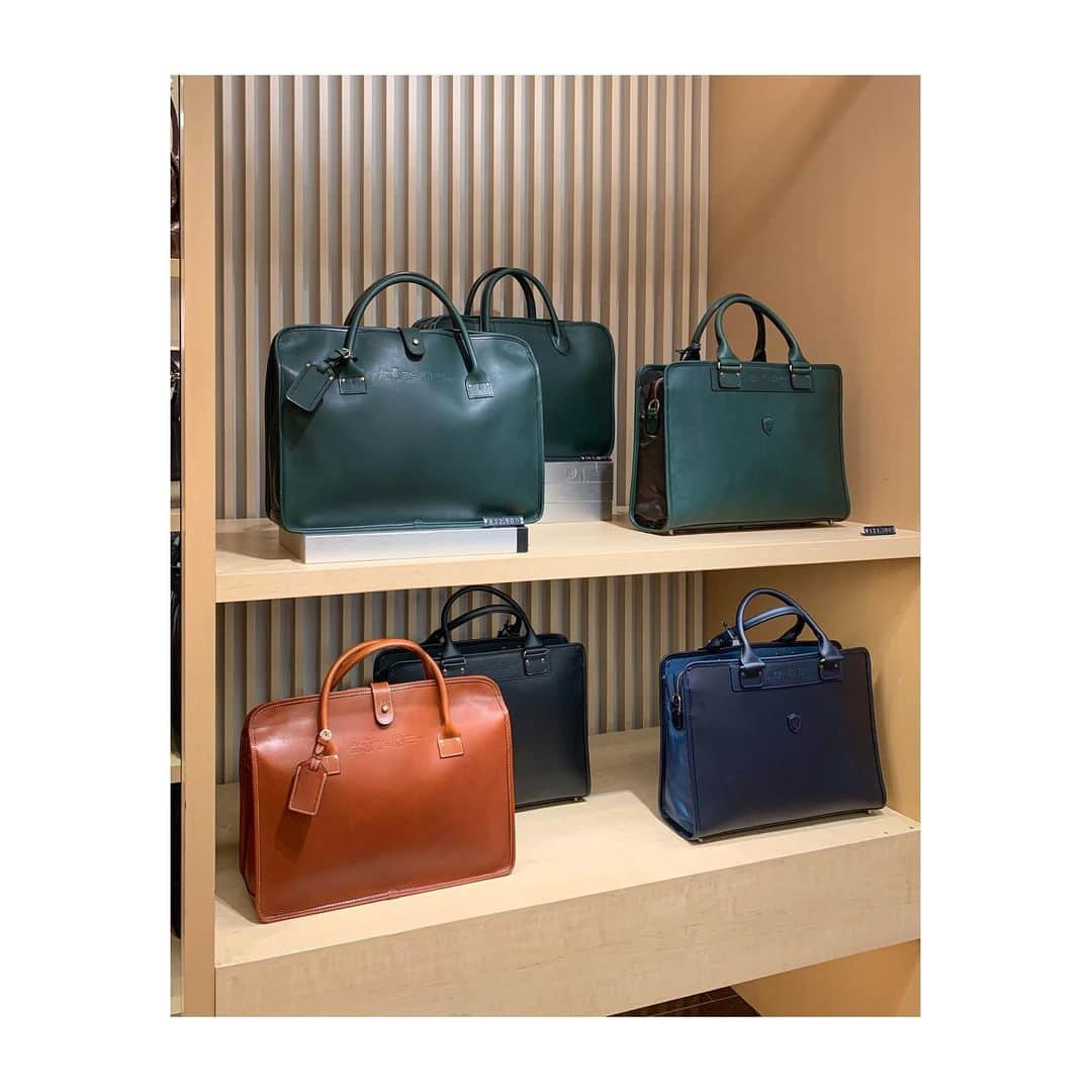 Felisi Japan 〔フェリージ〕さんのインスタグラム写真 - (Felisi Japan 〔フェリージ〕Instagram)「【POP-UP at 伊勢丹新宿店メンズ館】 . 本日11/27(水)-12/10(火)の期間、 伊勢丹新宿店メンズ館にて、「フェリージ プロモーション」を開催いたします。 . 進化した新作ビジネスバッグをはじめ、伊勢丹限定カラーのレザーブリーフなどバリエーション豊富にラインナップしております。 . ぜひこの機会にご来店ください。皆さまのお越しをお待ちしております。 . ◾️フェリージ  プロモーション 期間：11月27（水）～12月10日（火） 場所：伊勢丹新宿店メンズ館地下1階＝バッグ 住所：東京都新宿区新宿3-14-1 TEL：03-3352-1111（大代表） . . . #felisi #bag #popup #isetan #isetanshinjuku #businessbag #limtedcolor #フェリージ #ポップアップ #バッグ #伊勢丹新宿店 #伊勢丹新宿店メンズ館 #ビジネスバッグ #限定カラー #新作」11月27日 9時10分 - felisi_japan