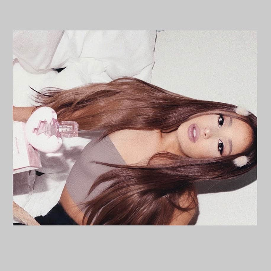 アリアナ・グランデさんのインスタグラム写真 - (アリアナ・グランデInstagram)「happy holidays ‘thank u, next’ available at @ultabeauty」11月27日 9時11分 - arianagrande