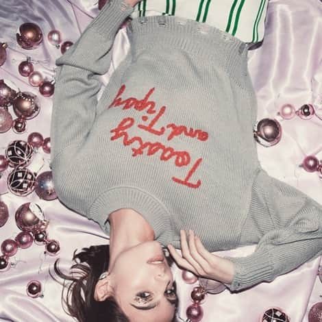 ワイルドフォックスクチュールさんのインスタグラム写真 - (ワイルドフォックスクチュールInstagram)「Anyone else gearing up for a toasty and tipsy holiday season? #wildfox #holiday #holiday2019 #wildfoxknits #toastyandtipsy #tipsy #sweaterweather #tistheseason」11月27日 9時18分 - wildfoxcouture