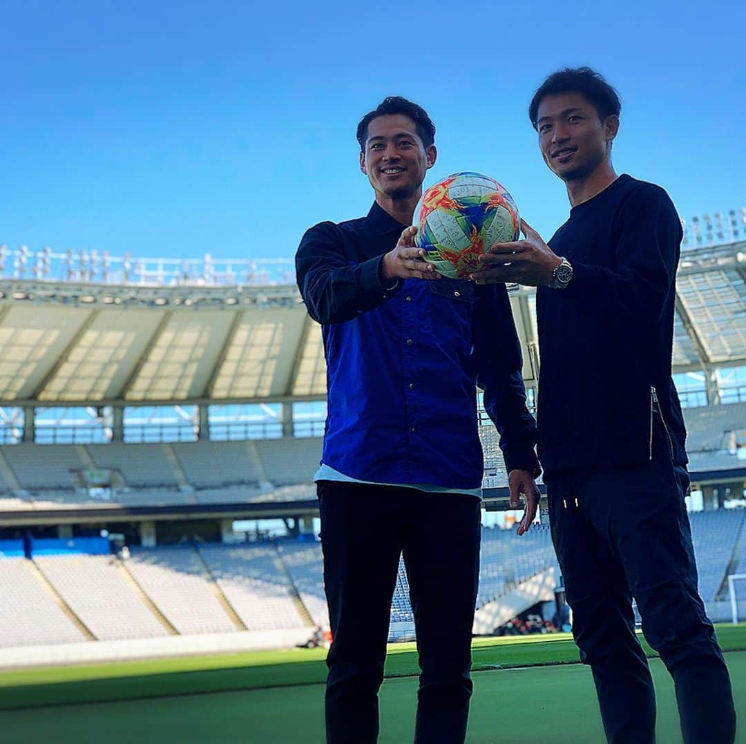 FC東京オフィシャルグッズさんのインスタグラム写真 - (FC東京オフィシャルグッズInstagram)「🤝 🔵森重兄弟対談🔴 本日発売の『朝日新聞 朝刊 東京地域面』に、#森重真人 選手のインタビュー記事が掲載されています!!✨🙌 bit.ly/2rqQZaG 『森重兄弟対談』が実現しましたので、ぜひご覧ください✨😉 @masatomorishige  @fctokyoofficial  #森重真人 #森重瑞紀 #最強兄弟 #FC東京 #fctokyo #tokyo」11月27日 9時29分 - fctokyoofficial