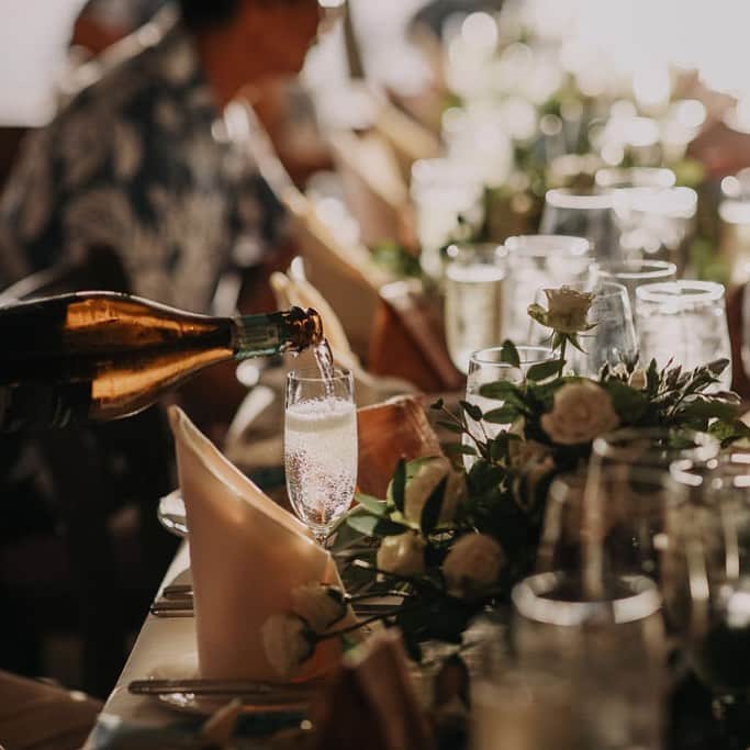 ハワイ挙式のCheersWedding チアーズウェディングさんのインスタグラム写真 - (ハワイ挙式のCheersWedding チアーズウェディングInstagram)「* ハワイ挙式ならCheers Wedding * Party ▶︎ Michel's(ミッシェルズ) * お二人のイメージに沿ったテーブルコーディネートで演出。 窓から見えるサンセットは別格です。 * ************************** * ◆ドレス展示付きブライダルフェアのご案内◆ . 【11月】 30日(土) . 【12月】 1日(日) 7日(土)・8日(日) 14日(土)・15日(日) 21日(土)・22日(日) 28日(土)・29日(日) . 【お時間枠】 ▸10:30～ ▸13:30～ ▸16:00 . ◆ご成約特典◆ ☑︎総額から最大10万円off ☑︎更に2020年1〜4月挙式をご成約の方にはスペシャルな特典も… . . チアーズウェディングでは、ご来館頂けない場合でも スカイプやお電話、メールでのご相談も承っております。 お時間のご調整も致しますのでぜひお気軽にご相談くださいませ。 . 当日や平日のご来館も大歓迎です。 初めてのご相談や国内と海外で迷われている方も、 専任のプランナーが一からご案内致しますのでご安心ください。 ※ハワイ現地での見学も承っております。 . ▼ご予約はこちら 日本サロン☎︎ : 0120-128-828 ハワイサロン☎︎ : tel:+1-808-926-6611 . *********************** . 【Cheers Weddingのウェディング】 ▫︎選べる会場は20会場以上 ▫︎選べるドレスショップは6社以上 ▫︎専属コーディネーターのフルアテンド ▫︎日本人ヘアメイクアーティスト ▫︎多彩なカメラマン ▫︎プランナーは現地在住経験・現地アテンド経験有り ▫︎日本とハワイにサロンを完備しスタッフがフルサポート . ※ チアーズウェディングが取り扱う会場は リーガルチェックを行い正しいやり方でご案内しております。 . *********************** . ハワイウェディングのお問合せは プロフィール欄のURL公式HPからどうぞ。 Cheers Wedding（チアーズウェディング） cheerswedding.jp ☎0120-128-828 ・ ◆ウェディングパーク海外 チアーズウェディングで検索🔎 https://foreign.weddingpark.net/agentlist/100063/ . ◆ハワイでのウェディングフォトはこちら @cheers_photowedding * #チアーズウェディング #チアーズウエディング #ハワイウェディング #ハワイウエディング #海外ウェディング #リゾートウェディング #リゾ婚 #海外挙式 #ハワイ挙式 #ハワイ婚 #新婚旅行ハワイ #ハワイ旅行 #cheerswedding #hawaiiwedding #archdays花嫁 #日本中のプレ花嫁さんと繋がりたい #ウェディングニュース #プレ花嫁 #結婚式 #花嫁準備 #ハワイプロデュース #ガーデンウェディング #ウェディングコーディネート #邸宅ウェディング #ミッシェルズ  #ハワイレストラン  #ラグジュアリーウェディング #ハワイハネムーン  #2020春婚 #2020夏婚」11月27日 9時46分 - cheers_wedding