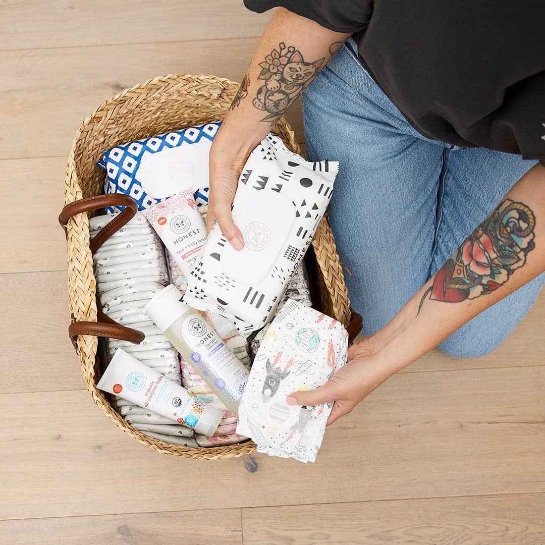 The Honest Companyさんのインスタグラム写真 - (The Honest CompanyInstagram)「Feast your eyes on our best sellers 🤩 ⁣ ⁣ ✔️ Diapers - advanced leak protection that helps keeps your baby dry, comfy, and happy on life's daily adventures⁣ ✔️ Wipes - 100% plant-based cloths are ultra-durable, extra thick and get the job done!⁣ ✔️ All-Purpose Balm - award-winning natural salve that contains organic ingredients like sunflower oil, coconut oil, and shea butter to soothe and moisturize ⁣ ✔️ Face + Body Lotion - gently moisturizes from head to toe ⁣ ✔️ Shampoo + Body Wash - gentle, tear-free shampoo + body wash that leaves skin feeling moisturized +  hair soft and clean ⁣ ⁣ ❗️ But wait there's more ❗️Your #BlackFriday #CyberMonday deals are here! Honest faves are 25% off when you use code 'MERRY25' at checkout or get your 1st month's Diapers + Wipes Bundle 50% off when you use code 'BRIGHT50'. Leave a 🙌 in the comments if you'll be taking advantage of these deals #ThatsHonest #HonestCompany ⁣ ⁣ *Offers valid through 12/3 on Honest.com, exclusions apply, see site for details」11月27日 9時57分 - honest