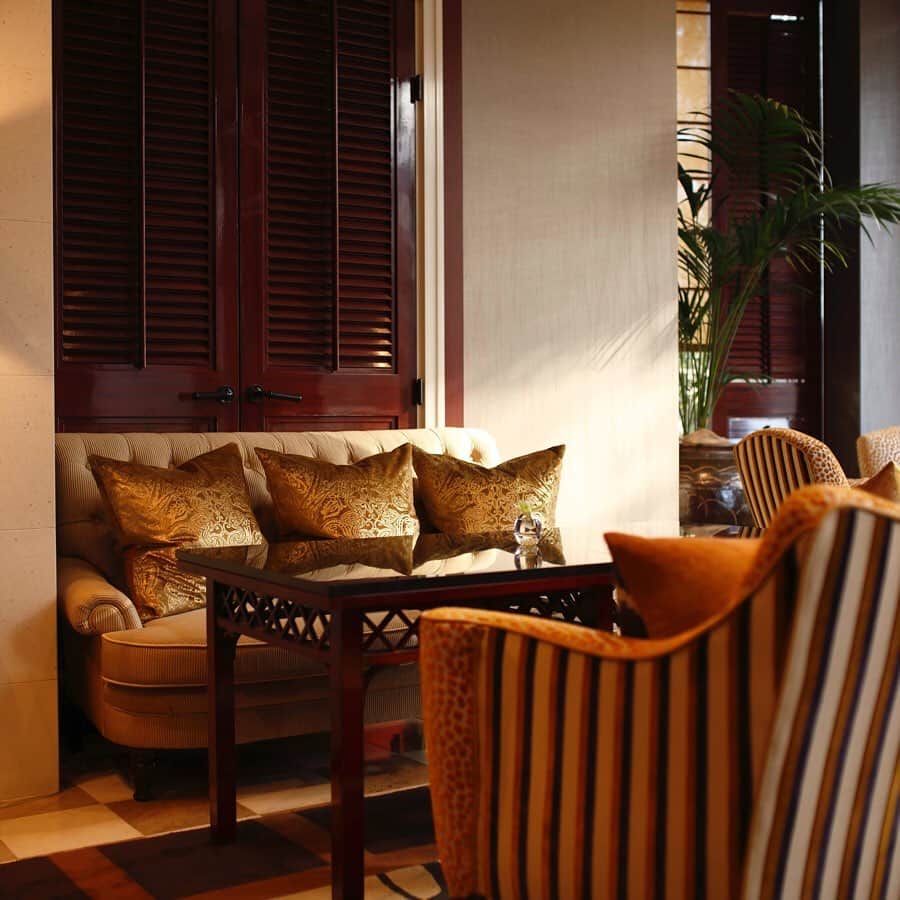 hotel nikko kanazawa ホテル日航金沢さんのインスタグラム写真 - (hotel nikko kanazawa ホテル日航金沢Instagram)「. \寛ぎのひと時を/ . 1階ファウンテンではゆっくりと寛げるハイエンドな空間で皆さまをお待ちしております☕️ . ゆったりとしたソファー席で紅葉している木々を眺めながら優雅なひと時をお過ごしくださいませ。 . . #ホテル日航金沢#ファウンテン#ハイエンド#ティータイム#アフタヌーンティー#ロンネフェルトティー#オリジナルケーキ#スイーツ#パン#金沢 #hotelnikkokanazawa#fountain#teatime#afternoontea#cake#bread#sweets#coffee#tea#kanazawa」11月27日 9時57分 - hotelnikkokanazawa
