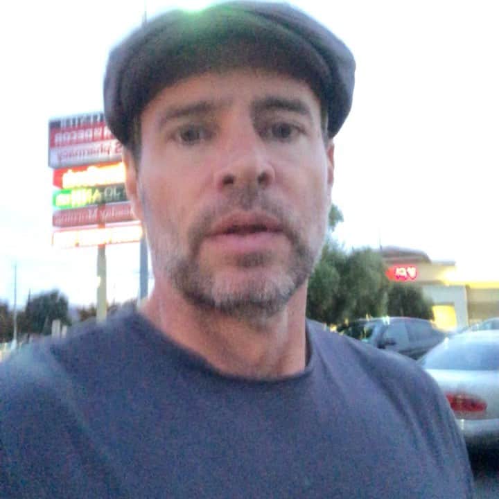 スコット・フォーリーのインスタグラム：「#thanksgivingahopping」