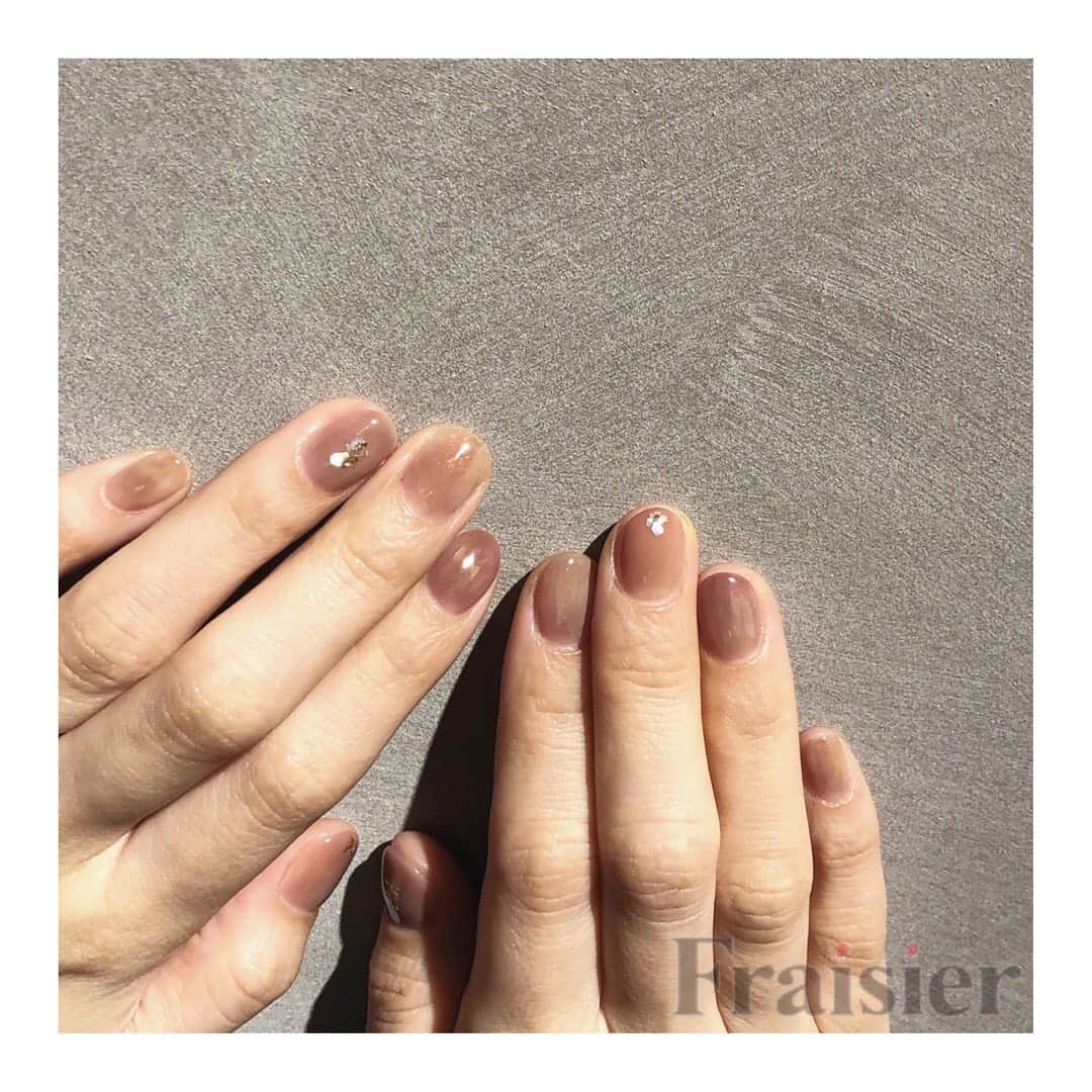 フレジエさんのインスタグラム写真 - (フレジエInstagram)「くすみカラーでうるぷる♡ #C20191127 . . Cコース 初回（会員様）価格オフ込¥10400+tax 通常価格オフ別途¥13000+tax  担当 小椙 . . ネイルのご予約はこちらまで！ Cachette渋谷店 ☎︎03-3461-7060 . #ネイル#秋ネイル#ジェルネイル#シンプルネイル#大人ネイル#アート#ニュアンスネイル#おしゃれネイル#ブライダルネイル#プレ花嫁#ブライダル#ニュアンスアート#art#nail#gel#gelnail#bridal#bridalnail#表参道#渋谷#原宿 #miokosugi_nail#miokosugi1911#CachettebyAmelie#Cachette#fraisier_nail」11月27日 10時00分 - __belle.journee__