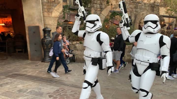 ブレッキン・メイヤーのインスタグラム：「Yesterday this finally happened. Good times with great pals. And yeah I MAY have said “hey dude” to some stormtroopers. I WAS NERVOUS! They troop STORMS!!!」