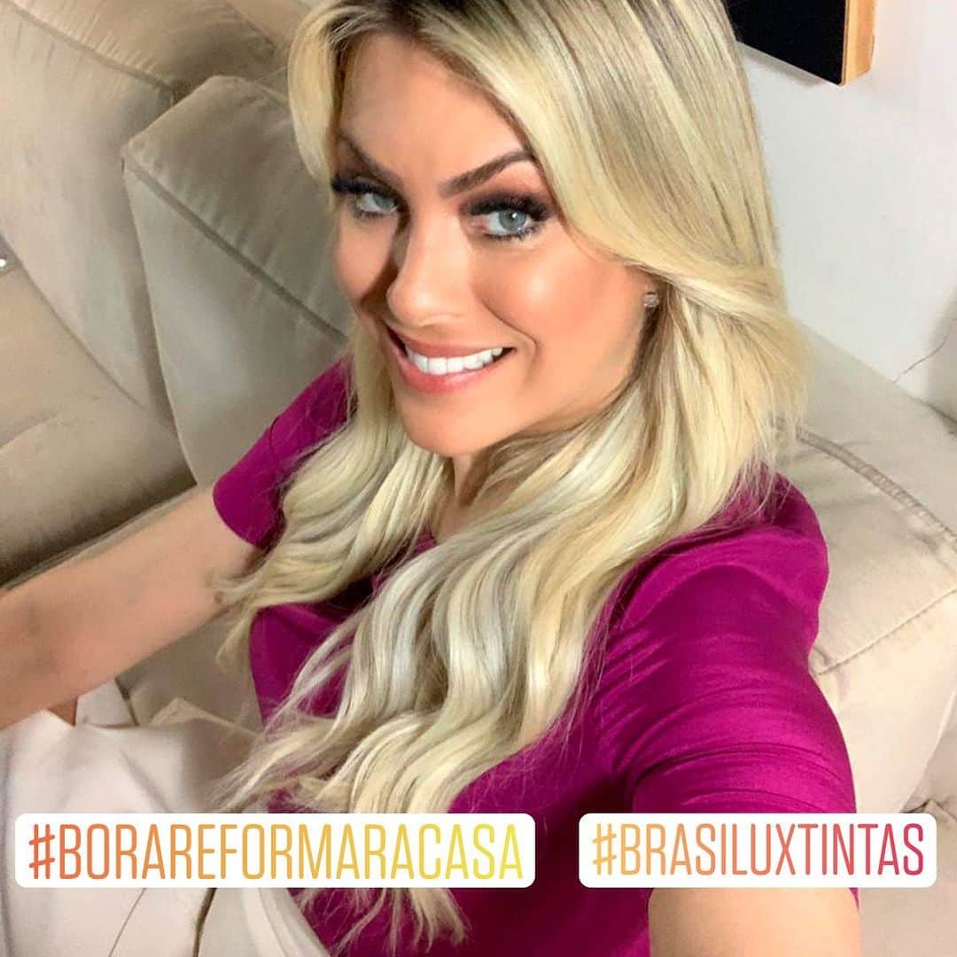 レナータ・ファンさんのインスタグラム写真 - (レナータ・ファンInstagram)「Bora reformar a casa! Gente, vamos deixar a nossa casa mais bonita para receber os amigos e família no Natal e Ano Novo? Vamos começar pintando as paredes com a qualidade das Tintas Brasilux. Escolha a cor, a textura e uma coisa é certa: com Brasilux você vai deixar sua casa linda para o final do ano. @brasiluxtintas」11月27日 10時22分 - renatafan