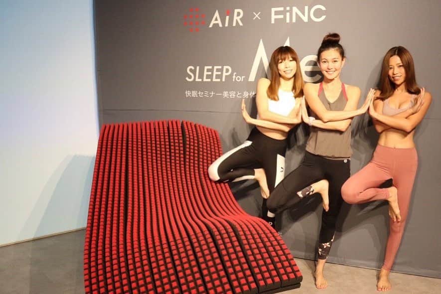 RENA さんのインスタグラム写真 - (RENA Instagram)「先日西川air×FiNCのタイアップイベントへ行ってきました🛌✨ ． 睡眠講座からヨガ世界大会日本人初ワールドチャンピオンとなった三和由香利さんのヨガレッスンまで盛り沢山なイベントで、美や健康、パフォーマンスを上げる為の身体のケア方法などたくさん学ぶ事が出来ました✨ ． 実は私も一時期ベッドメイキングにかなり拘って色々と揃えた時に枕を西川に変えて今も毎日愛用しています。 ． 西川airでは無かったけど構造が同じだったから拘りに改めて納得しました✨ ． 質の高い睡眠は本当に大切だと思うし改めて知る事が出来て本当に良かった🌙 ．  12/3まで期間限定で松屋銀座にて西川の[エアー]とFiNCのタイアップ店舗西川の[エアー]SLEEP for Me Supported by FiNCで私達アンバサダーを店舗内設置のモニターで紹介して頂いています✨ ． お近くに行かれた際にはぜひ足を運んでみてくださいね😊♥️ ． ． #西川air  #airマットレス #西川airFiNCアンバサダー #sleeptechnology #いい睡眠 #マットレス #睡眠 #コンディショニング #西川株式会社 #FiNC  #FiNCアンバサダー」11月27日 11時07分 - rena_flare