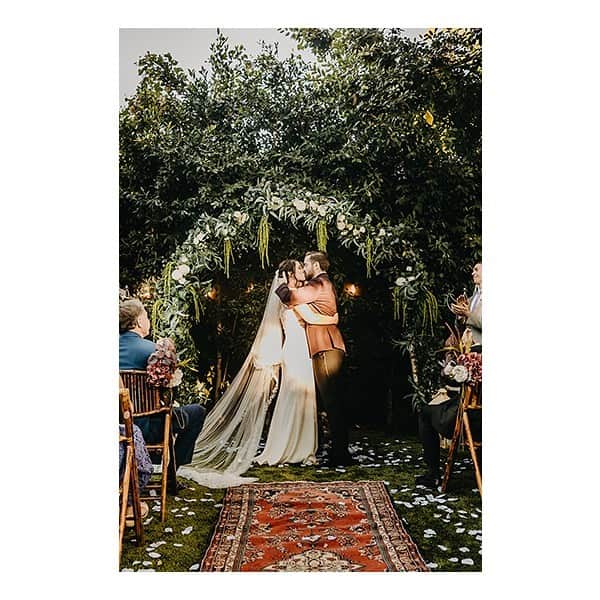 タダシショージさんのインスタグラム写真 - (タダシショージInstagram)「Jennifer wears a full #TadashiShojiBridal look on her wedding day. Congratulations Jennifer & Jacob ♥️♥️ Photo: @heathereastphoto」11月27日 11時16分 - tadashishoji