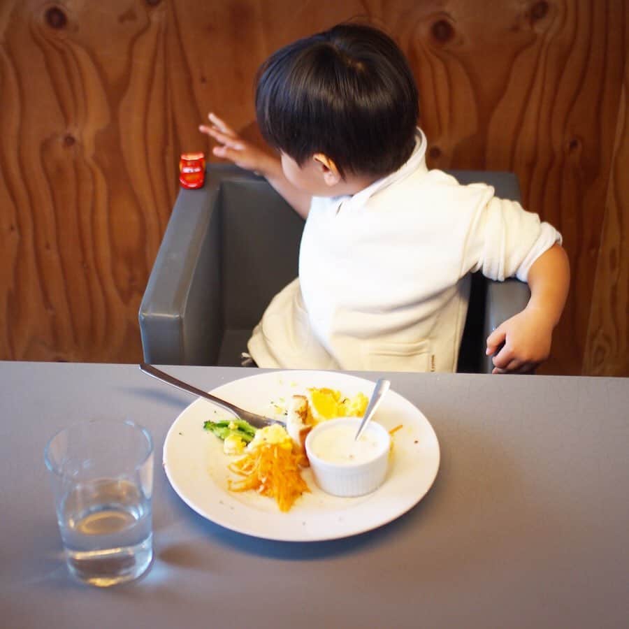 木村涼子さんのインスタグラム写真 - (木村涼子Instagram)「2019.11.27 久しぶりのソングバードコーヒー🕊 新メニューが出ていて ゆで卵のかわりにふわっふわのオムレツがのっていた。  1枚目の写真は ブロッコリースプライトをトッピング🥦 結構な量がのっかってきたけど、 これがカレーに合ってて美味しかった！  あと、子供用の椅子が可愛かった。 #ソングバードコーヒー #songbirdcoffee #カレー #京都カフェ #京都ランチ」11月27日 11時21分 - kimuryou