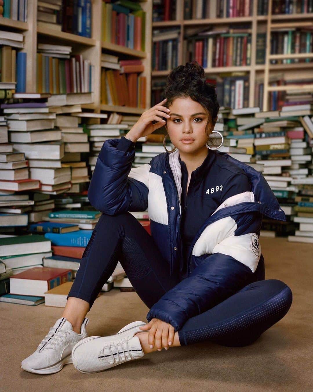 Always With Selenaのインスタグラム：「I know that what is happening in Latin America is not important for many, but that is what is killing us, indifference with other people, we should be a little more aware of what is happening around us, we are young, we are young .  we can change our future and our countries, we can fight for the education we deserve, never give up and fight for what belongs to us, Colombia cries to the innocent young students and children, the social and indigenous leaders killed by the state.」