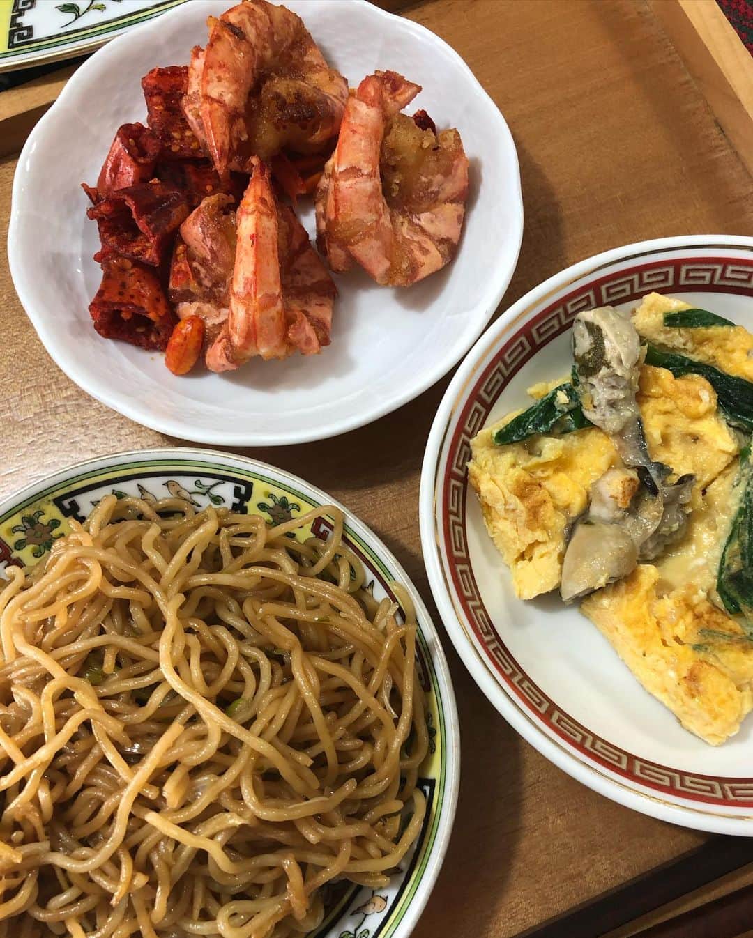 のインスタグラム：「月曜日は中華の料理教室へ！  岡田先生の中華ってサクサクできて、美味しくて大好き！  今回もクリスマスメニューに使えそうなラインナップ！！ そしてお家には旦那様がいただいた紫綬褒章のお祝いのお花がた〜くさんかざってありました！！ 廊下をふさぐほどの大きな欄！！ こんなの見たことない（笑）  おめでとうございます！  #習い事#料理教室#中華料理#欄#趣味」