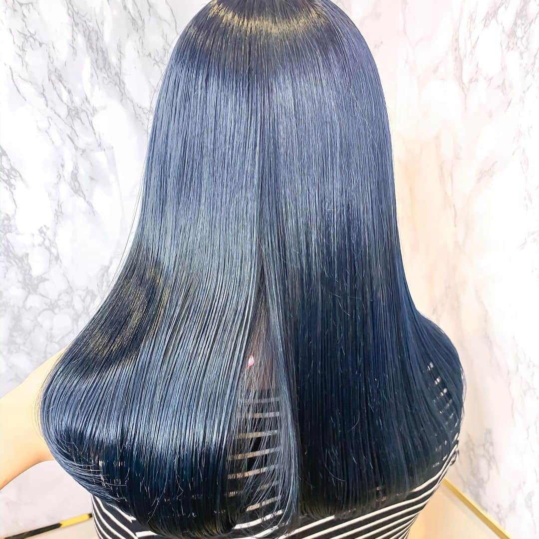 原涼香のインスタグラム：「白肌プレミアムオルチャンカラー🇰🇷✨ 『 Blue gray 💙💙 』 話題の #プレミアムケアカラー❤︎ で染めてるのでつやっつや！ ㅤㅤㅤㅤㅤㅤㅤㅤㅤㅤㅤㅤㅤ ハイブリーチ毛でもこんなに艶髪に♡ ㅤㅤㅤㅤㅤㅤㅤㅤㅤㅤㅤㅤㅤ」