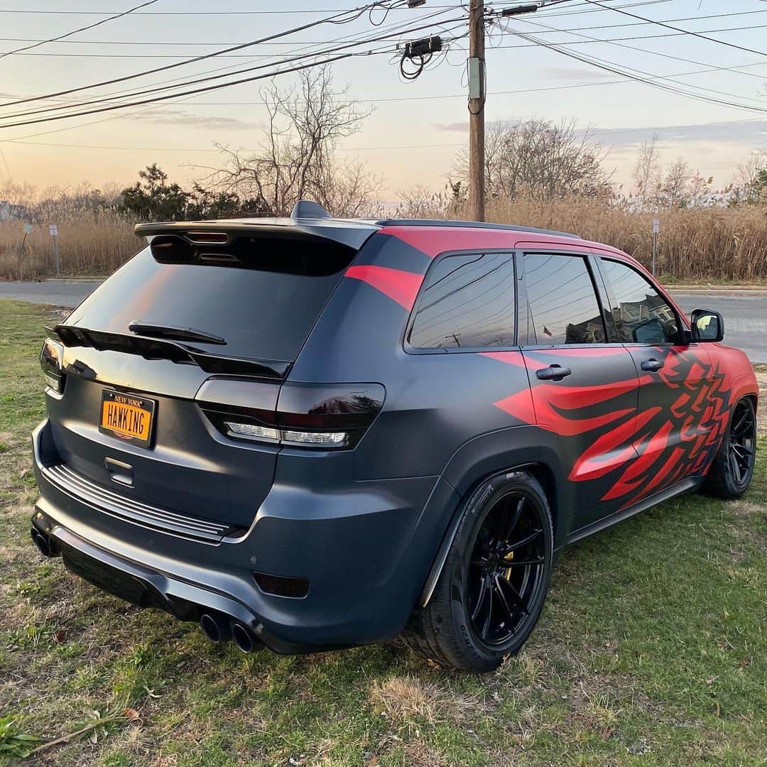 CarsWithoutLimitsさんのインスタグラム写真 - (CarsWithoutLimitsInstagram)「One nasty looking TrackHawk  @roofboss & see his unique collection of cars  #carswithoutlimits #jeep #trackhawk #hawking」11月27日 11時40分 - carswithoutlimits