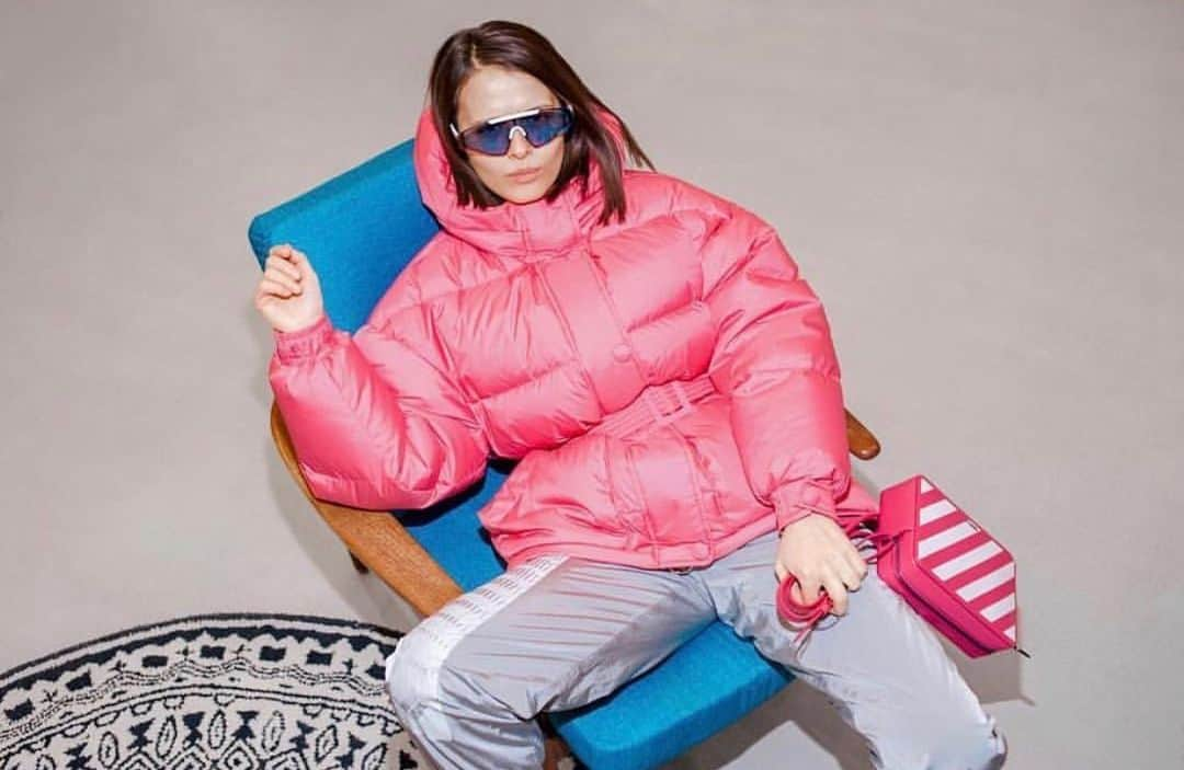 I.T IS INSPIRATIONさんのインスタグラム写真 - (I.T IS INSPIRATIONInstagram)「All about pink. #IenkiIenki Michlin down jacket available in store and online. - #ITHK #ITisInspiration #ienkiienki #pink #downjacket」11月27日 11時43分 - ithk