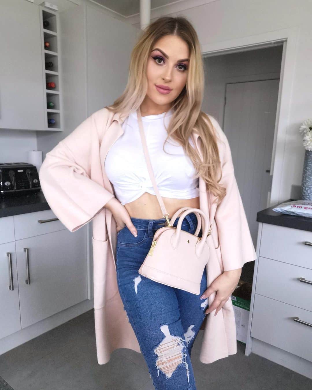 Shannonのインスタグラム：「I’m so happy you guys are enjoying my new GRWM! 🥰 if you haven’t seen it yet it’s a chatty makeup tut mixed with vlog style outfit, hair, coffee and more! ☕️ love the finished look 💜 all outfit details are on the video too! 💕 thanks for the love in my YouTube comments as always!」