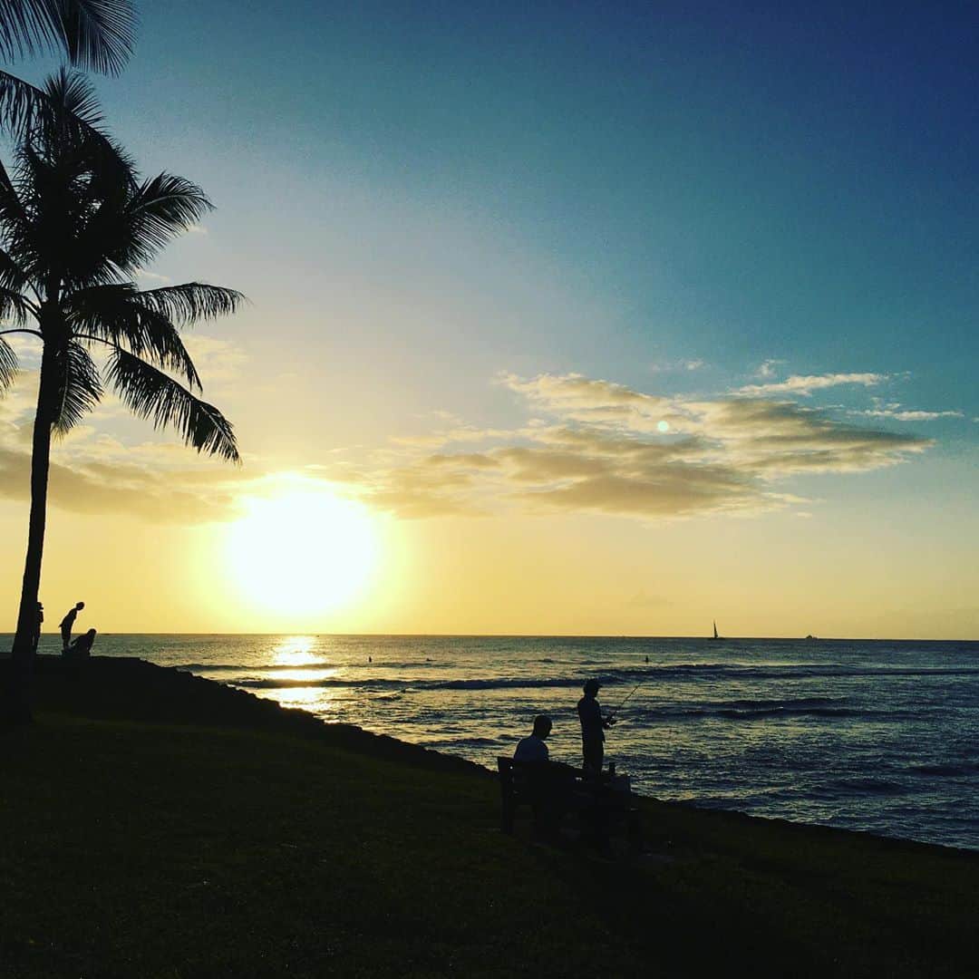 中村譲さんのインスタグラム写真 - (中村譲Instagram)「無事帰国。綺麗な景色って最高だな〜#ハワイ #ホノルル #サンセット #ビーチ #イルカ #マーメイドケイブ #hawaii #honolulu #sunset #beach #dolphin #marmaidcave #amazing #beautiful」11月27日 11時59分 - joechan1515