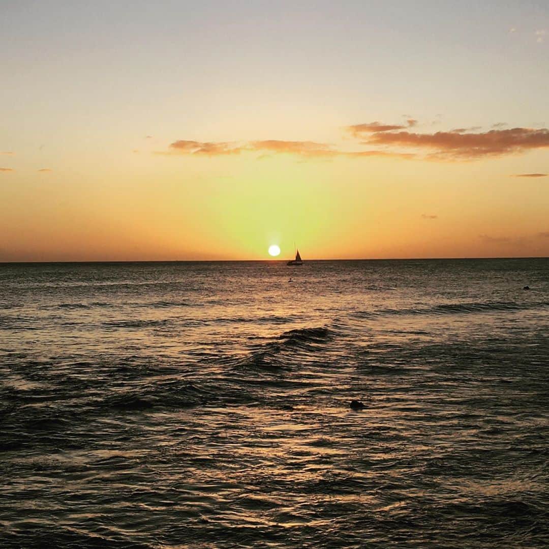中村譲さんのインスタグラム写真 - (中村譲Instagram)「無事帰国。綺麗な景色って最高だな〜#ハワイ #ホノルル #サンセット #ビーチ #イルカ #マーメイドケイブ #hawaii #honolulu #sunset #beach #dolphin #marmaidcave #amazing #beautiful」11月27日 11時59分 - joechan1515