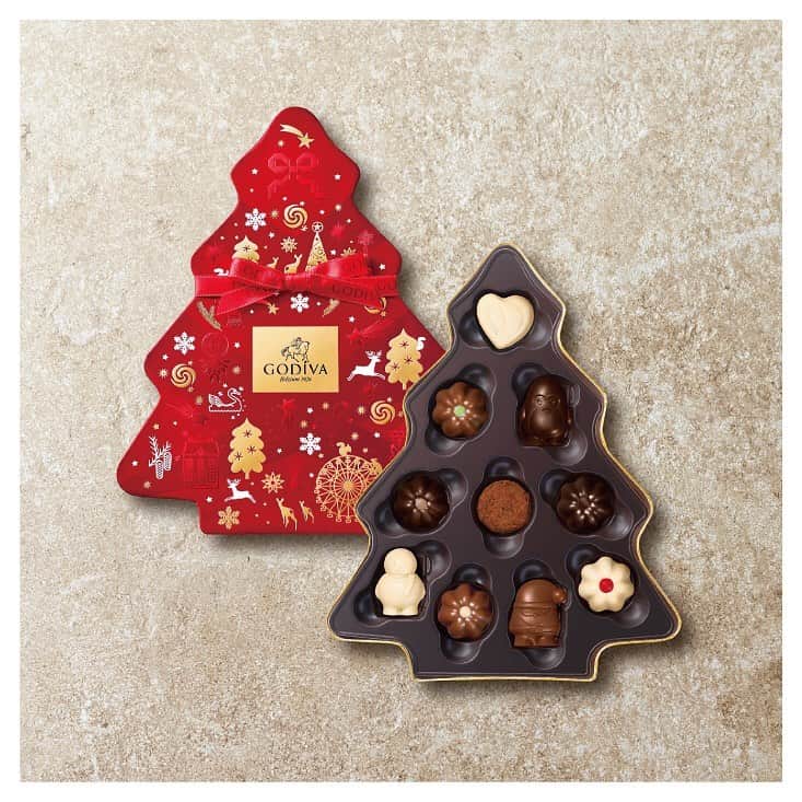 のインスタグラム：「パッケージにも気分があがるクリスマスグルメ。 . （写真１枚目）クリスマスらしい華やかなツリーのパッケージに、サンタやスノーマン、ペン ギンなどのクリスマス限定チョコレート、トリュフを詰合せました。 【ゴディバ】 ゴディバ マジカルメリーゴーランドツリー アソートメント (10粒入） 4,200円 ※販売期間‪12/25‬まで . （写真２枚目）雪の中に建ち並ぶ妖精たちの家をイメージしたティ一バッグセット。カフェインが気になる方への贈り物に。【ルピシア】ノンカフェイン＆ローカフェイン  ティーバッグ3種（ティーバッグ5個×３種） 1,898円 . （写真３枚目）定番の人気商品と季節限定商品をクリスマスBOXに詰め込みました。 【ブールミッシュ】クリスマスBOX L(6個入） 1,100円 . #相模大野ステーションスクエア #ステスク #相模大野 #sagamiono #小田急 #odakyu #プティガーデン #food #gourmet #foodstagram #foodstyling #スイーツ部  #スイーツ好き #スイーツ #クリスマスケーキ2019 #クリスマスケーキ予約 #ケーキ #クリスマス #Xmas #大野グルメ #大野スイーツ #大野ギフト #大野クリスマス . #ゴディバ #GODIVA #ルピシア #LUPICIA #ブールミッシュ」
