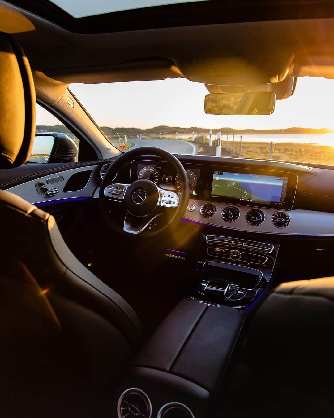 メルセデス・ベンツさんのインスタグラム写真 - (メルセデス・ベンツInstagram)「Come inside the third generation of Mercedes-Benz CLS and start writing your own road trip story in a highly emotive vehicle. #MercedesBenz #CLS #CarsOfInstagram #MBCar #InstaCar 📸 @christopherbusch for #MBsocialcar」11月27日 12時00分 - mercedesbenz
