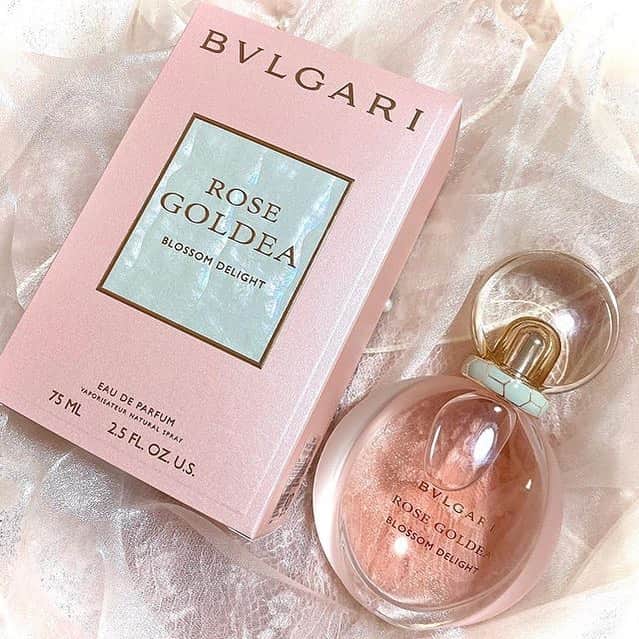 のインスタグラム：「. BVLGARIのROSE GOLDEA👼🏻 ボトルのデザインがとってもおしゃれ💓 ローズの香りに癒されます✨ . ------------------------------------------------------------ Product：BVLGARI ROSE GOLDEA ------------------------------------------------------------ . repost from @strawberry___r.m . #KIREIMO #キレイモ #脱毛 #全身脱毛 #脱毛サロン #kireimo_cosme #美容 #美容情報 #美容部 #肌ケア #Rose #BVLGARI #RoseGOLDEA  #ブルガリ #ブルガリ香水 #香水 #デパコス #コスメ #pinkstagram #フレグランス #愛用品 #香水瓶 #愛用コスメ #お気に入りコスメ #デパコス #パケ買い #ゆめかわいい #香水コレクション #香水集め #香水マニア」