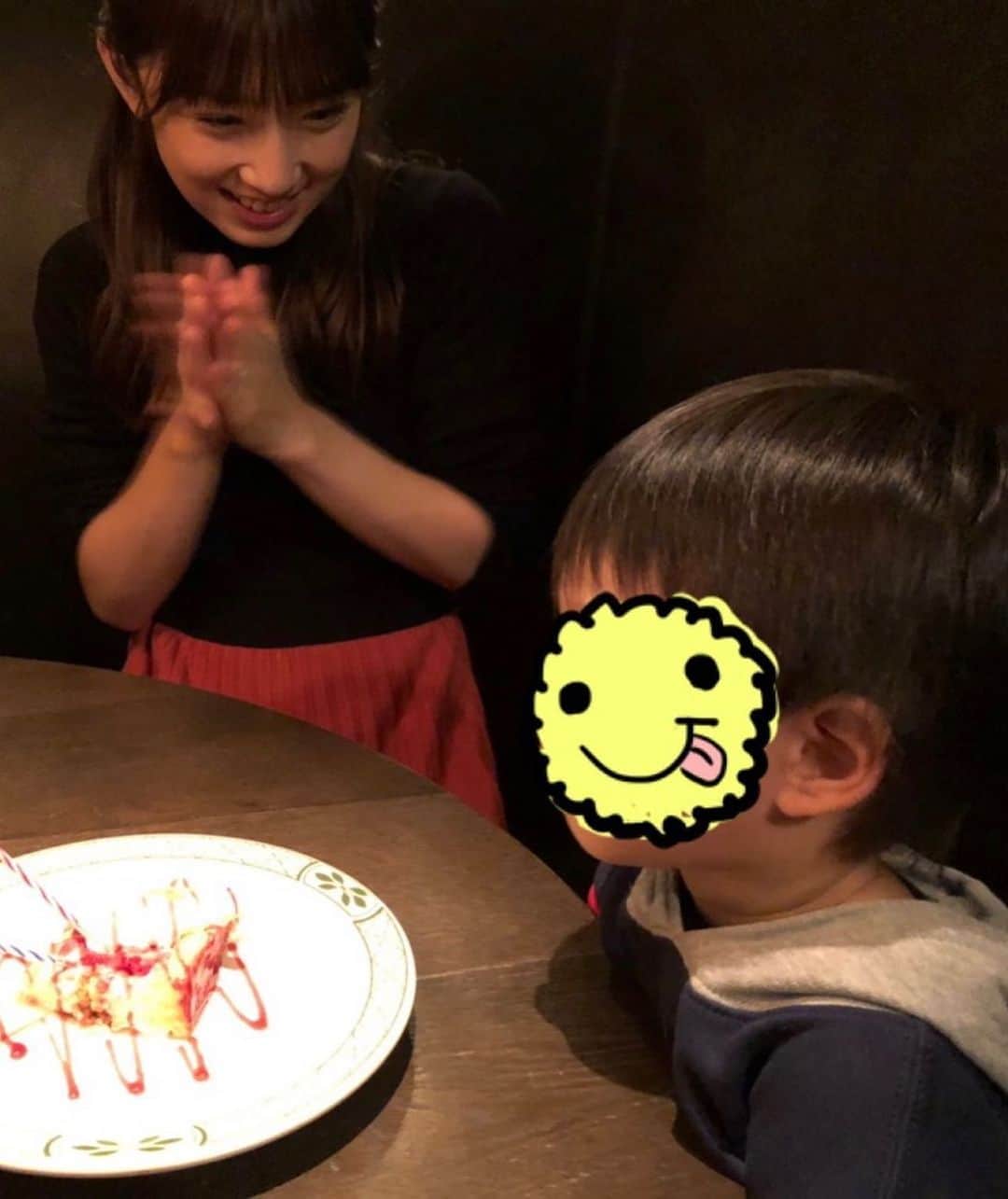 小倉優子さんのインスタグラム写真 - (小倉優子Instagram)「先日、次男が３歳のお誕生日を迎えました✨✨ ママ友が次男が大好きなリュウソウジャーのケーキをプレゼントしてくれました😊❗️ 家族では食事に行きお祝いしました💕 お誕生日のお祝いをしてもらうのが と〜っても嬉しそうな次男✨✨ お話も上手になり、大人っぽい発言をしたりするのですが、その大人っぽい発言が可愛くて笑ってしまいます笑 日々、反省ばかりの子育てですが 反省しながら私も子供達と一緒に成長していきたいです😊✨」11月27日 12時09分 - ogura_yuko_0826