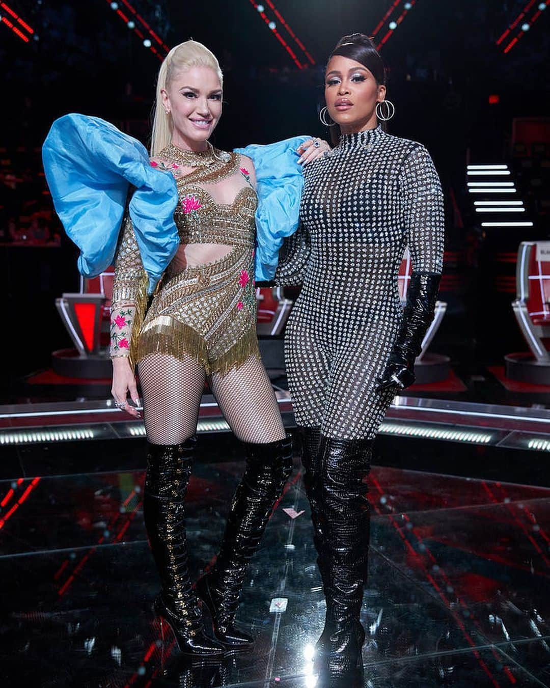 Just Jaredさんのインスタグラム写真 - (Just JaredInstagram)「@gwenstefani and @therealeve reunited for a performance to celebrate the 15th anniversary of Gwen’s L.A.M.B album. Tap this photo at the link in bio to watch the epic video! #GwenStefani #TheRealEve Photos: NBC」11月27日 12時14分 - justjared