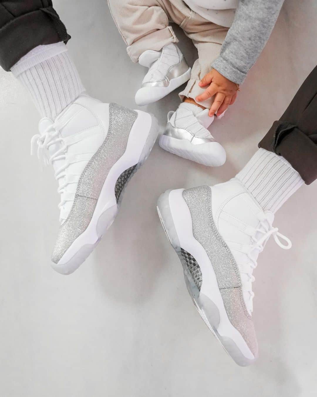 Foot Lockerさんのインスタグラム写真 - (Foot LockerInstagram)「Glitz + Glamour. Women's + Crib #Jordan Retro 11 'Metallic Silver' #NoMatterWhat #WeekOfGreatness Launching 11/30, In-Store and Online」11月27日 12時24分 - footlocker