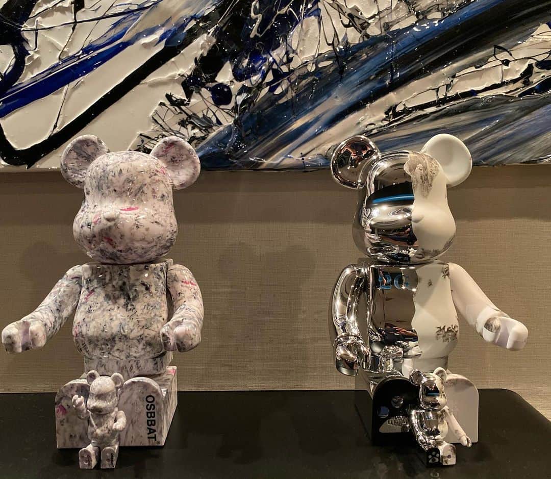 谷正人のインスタグラム：「我が家に友達が1人増えました！ #medicomtoy #2g #空山基 #danielarsham #poggy #chrisnamaizawa  #meguruyamaguchi」